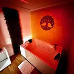 Magic Star Jacuzzi Apartman *