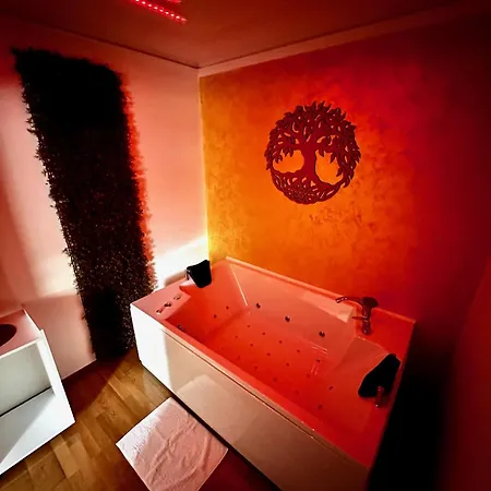 Magic Star Jacuzzi Apartment *